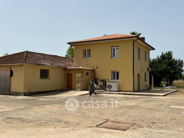 Casa indipendente in residenziale in Strada Migliara 41