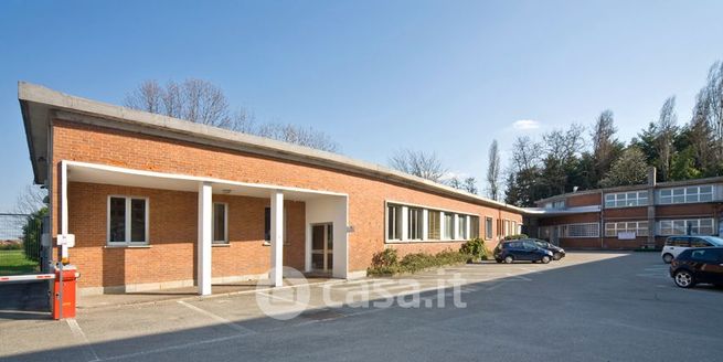 Capannone in commerciale in Via alle Fabbriche 85