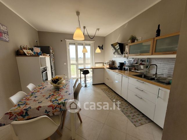 Appartamento in residenziale in Via Nino Costa 117