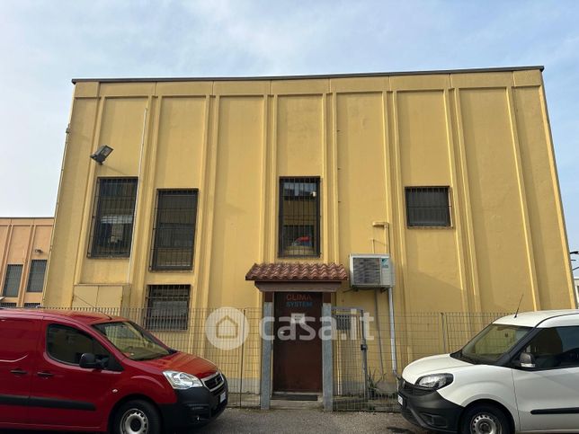 Capannone in commerciale in Via della Resistenza 37