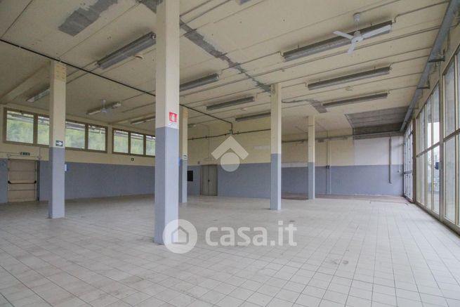 Ufficio in commerciale in Via Claudia