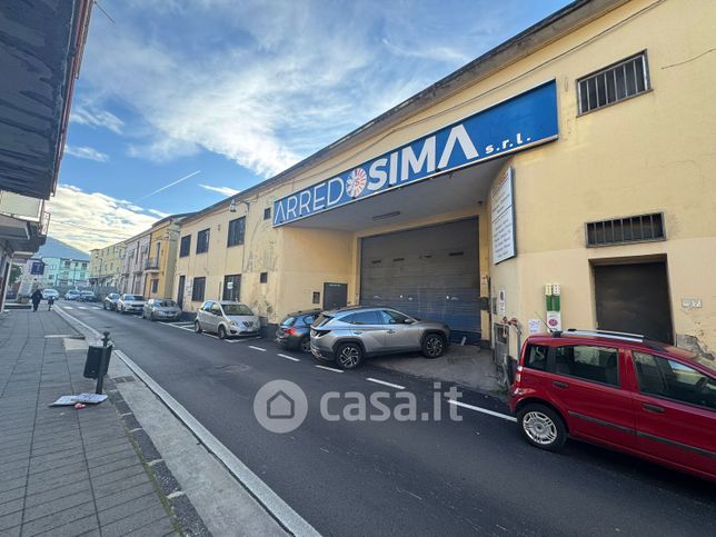 Capannone in commerciale in Via Porta Romana