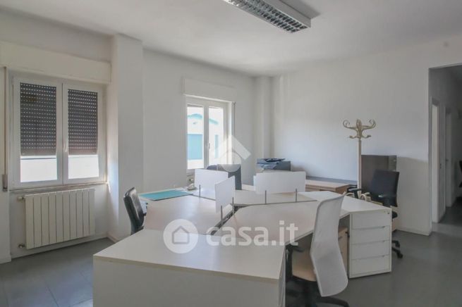 Ufficio in commerciale in Via Campania 14