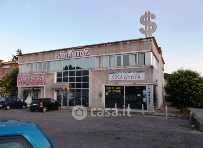 Negozio/locale commerciale in commerciale in Via Casilina km 62,700