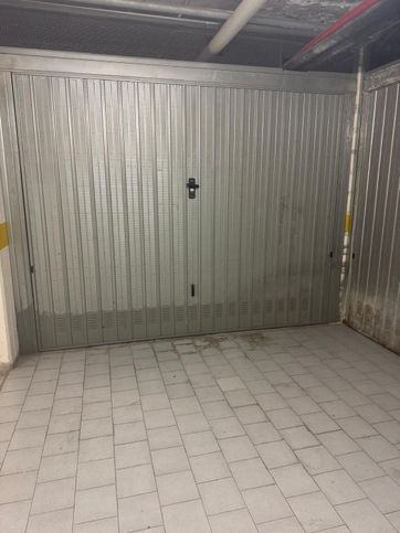 Garage/posto auto in residenziale in Via Airolo 4