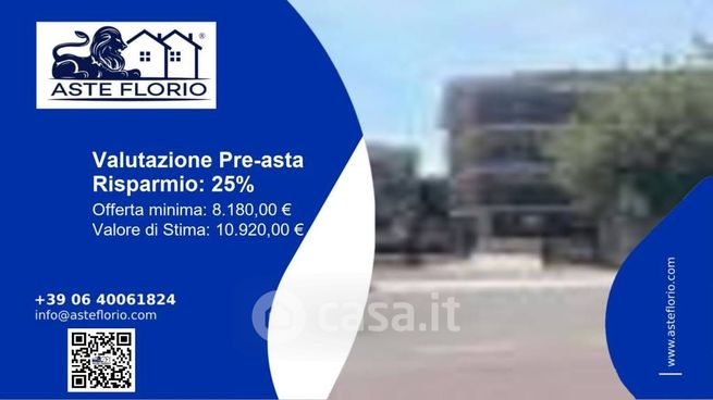 Box/posto auto in residenziale in Via Olevano 118 C