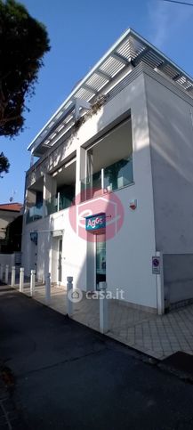 Ufficio in commerciale in 
