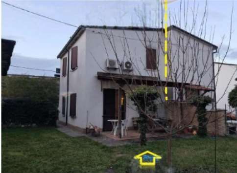 Casa bi/trifamiliare in residenziale in Via Fiumazzo