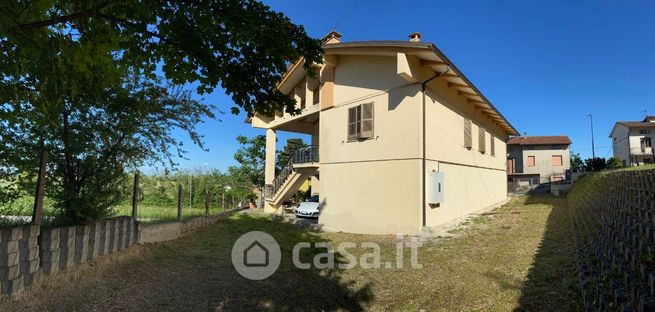 Casa indipendente in residenziale in Via Alessandro Manzoni 23