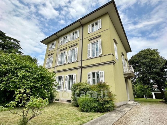 Villa in residenziale in 