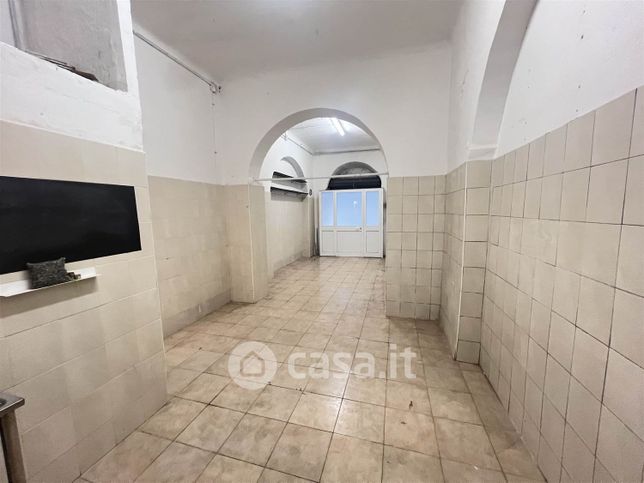 Capannone in commerciale in 