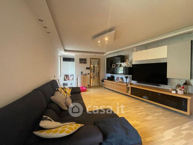 Casa bi/trifamiliare in residenziale in Via Viasse