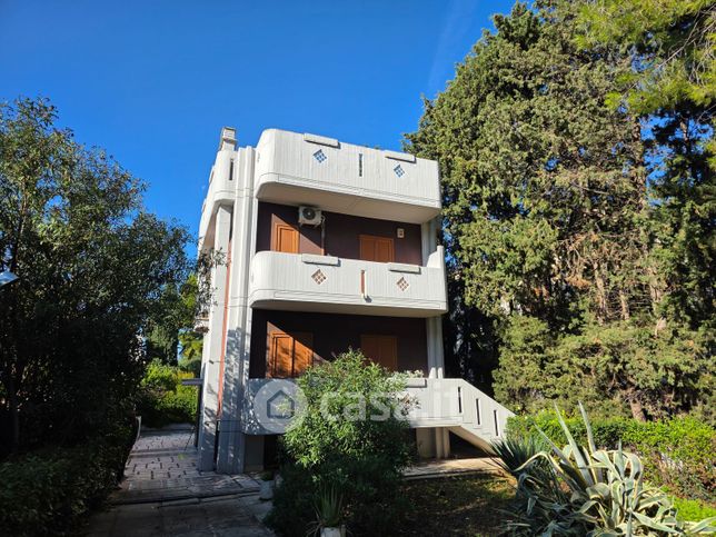 Villa in residenziale in Corso Alcide de Gasperi