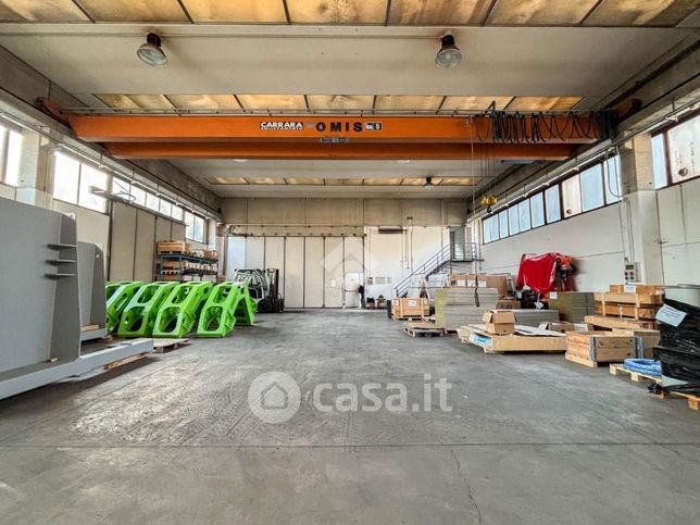 Capannone in commerciale in Via E. Tarantelli