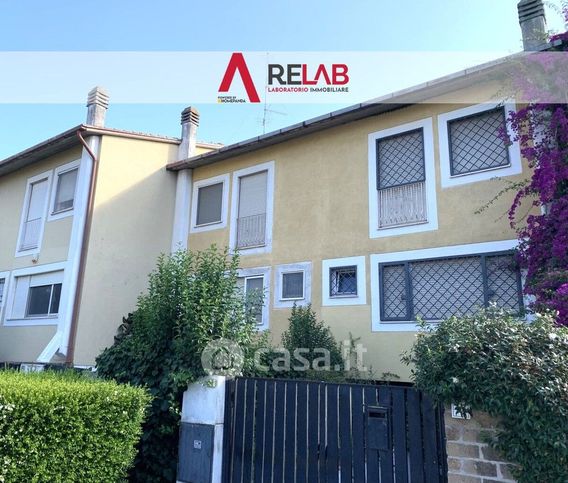 Villetta a schiera in residenziale in Via Nicostene 15
