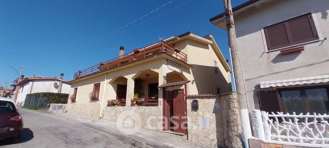 Villa in residenziale in Via Monte Primo