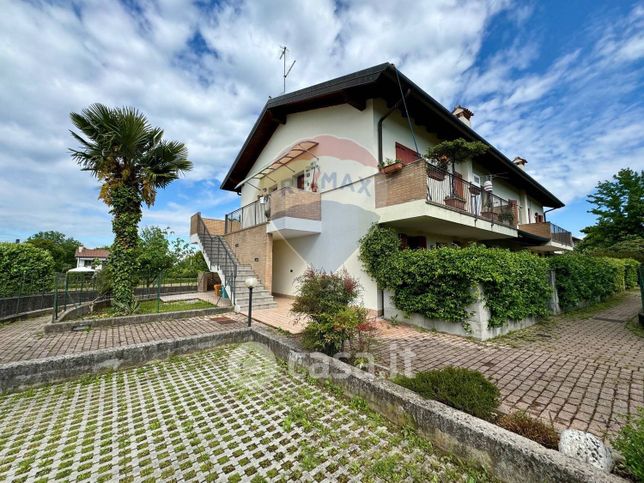 Appartamento in residenziale in Via Rovaredo 12
