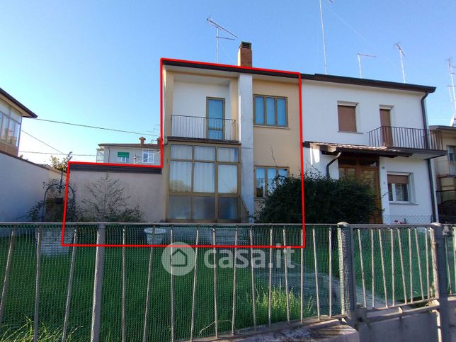 Villetta a schiera in residenziale in Via Raparoni 45