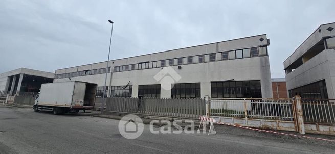 Capannone in commerciale in Via Pescarito 74