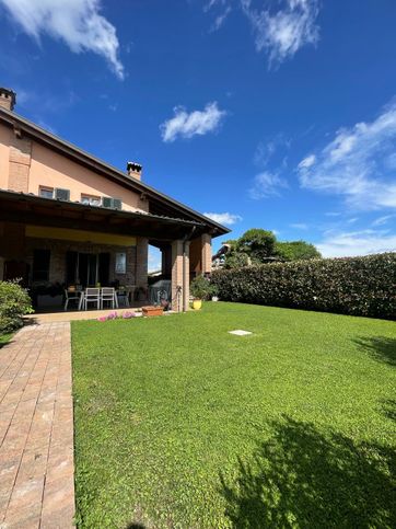 Villetta a schiera in residenziale in Strada della Regina 207