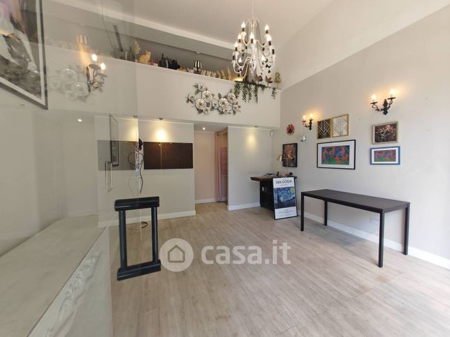 Ufficio in commerciale in Via San Gregorio 21