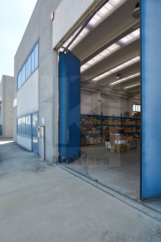 Capannone in commerciale in Via dell'Artigianato 8 D