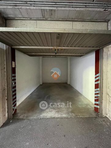 Box/posto auto in residenziale in Via Unione