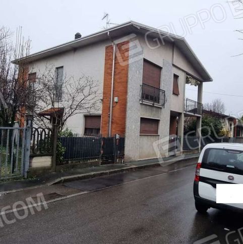 Casa indipendente in residenziale in Via Cavalieri di V. Veneto 50