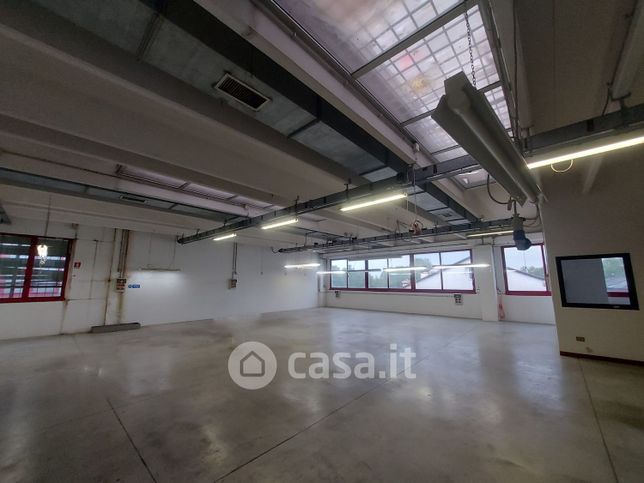 Capannone in commerciale in Via Chiesa Cresole 223