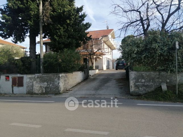 Casa bi/trifamiliare in residenziale in Via dei Frentani 396