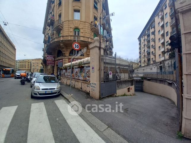 Box/posto auto in residenziale in Via Archimede 137 R