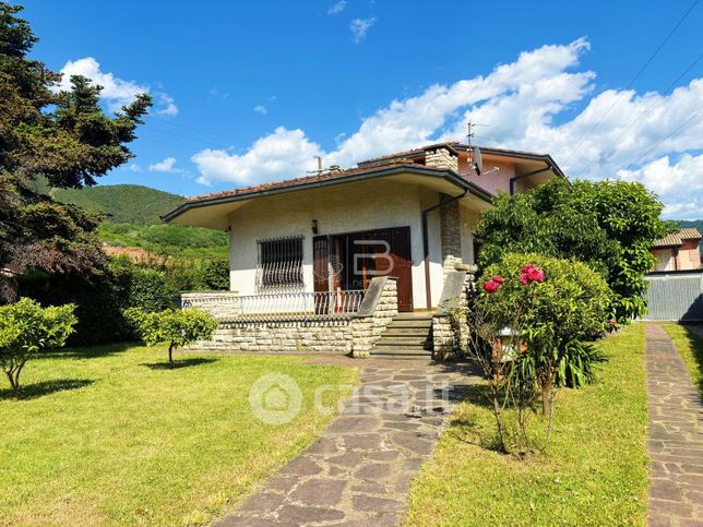 Villa in residenziale in Via Risciolo