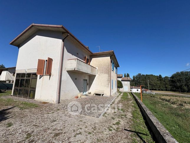 Casa indipendente in residenziale in 