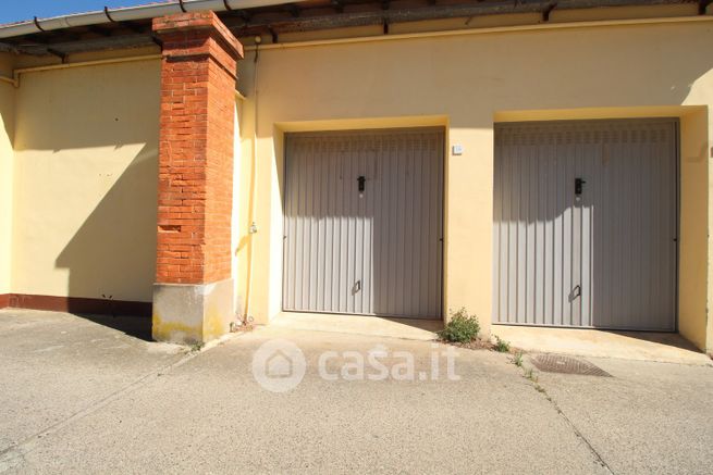 Garage/posto auto in residenziale in del corona 20