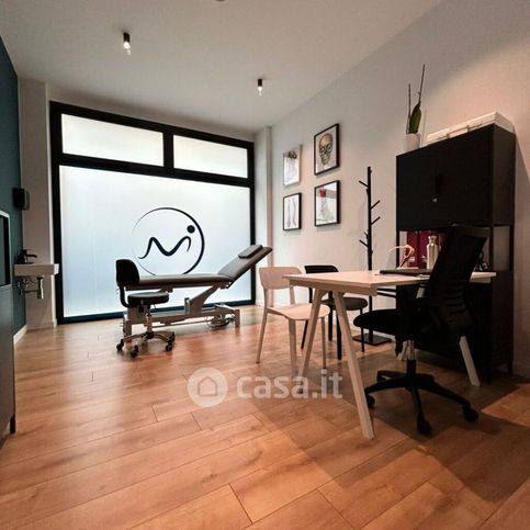 Ufficio in commerciale in 