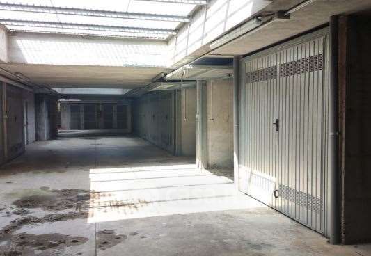 Box/posto auto in residenziale in Via Piero Gobetti