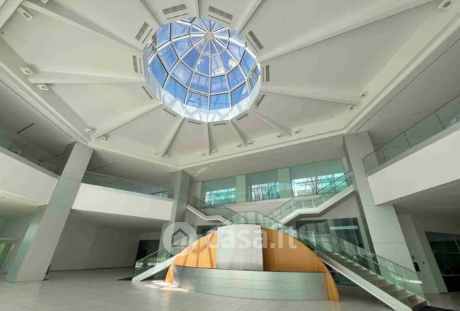 Capannone in commerciale in Via Asti 81