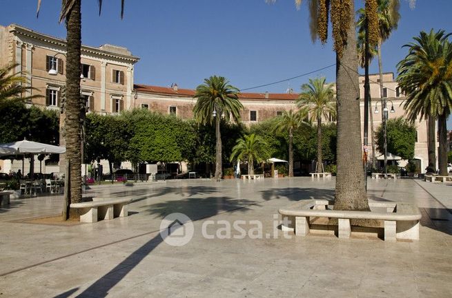 Attivitã /licenza (con o senza mura) in commerciale in Piazza Giuseppe Garibaldi