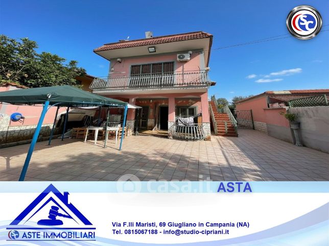 Casa indipendente in residenziale in Viale fiume Dora Baltea 38
