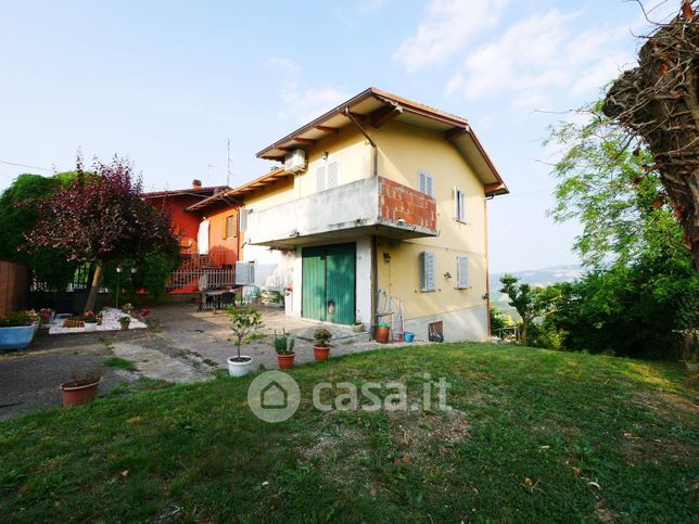Casa bi/trifamiliare in residenziale in Via Giardini Nord