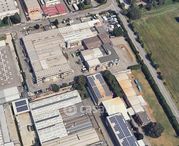 Capannone in commerciale in 