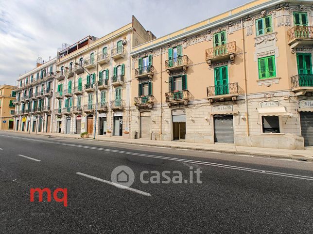 Attivitã /licenza (con o senza mura) in commerciale in Via Cesare Battisti 170
