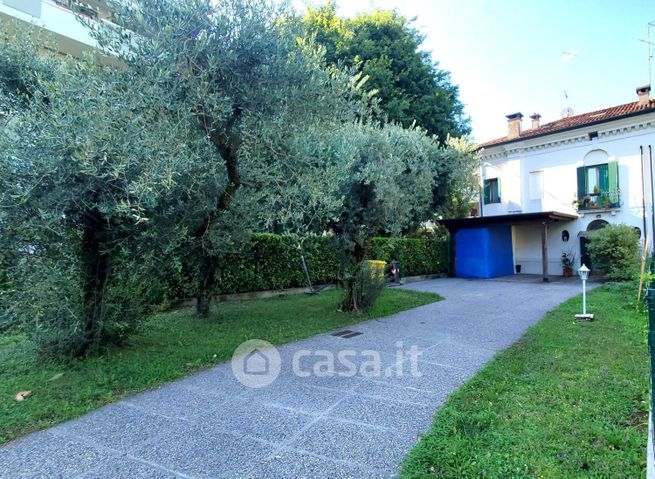 Villetta a schiera in residenziale in Via Gian Giunio Parise 20