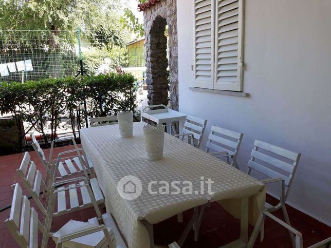 Casa indipendente in residenziale in Via Versilia