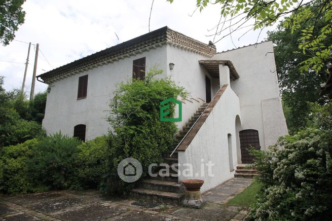 Rustico/casale in residenziale in Via aquilano