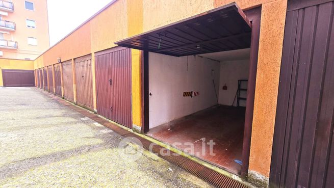 Garage/posto auto in residenziale in Via Roma