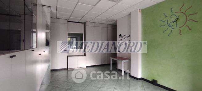 Ufficio in commerciale in 