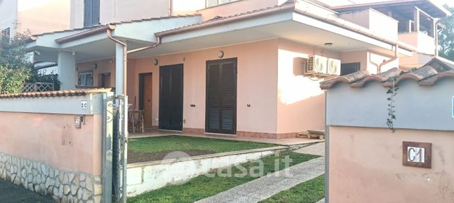 Villetta a schiera in residenziale in Piazzale degli Astri 4