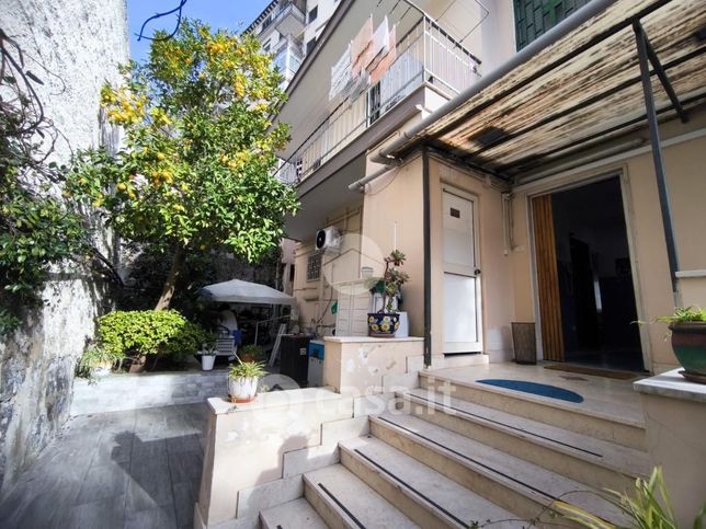 Ufficio in commerciale in Via Bernardo Cavallino 89