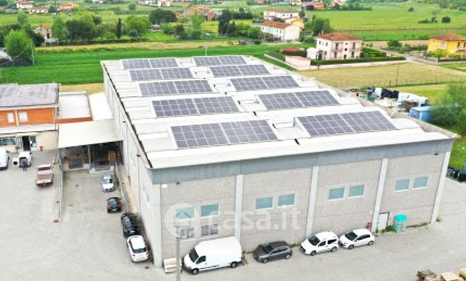 Capannone in commerciale in Via Francesca 15